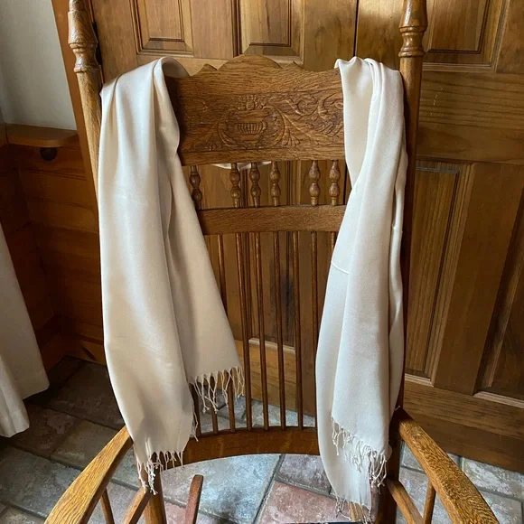 Need Bridesmaids Shawl’s?